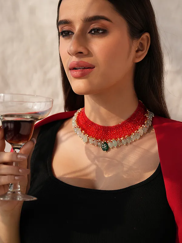 Manika_Red_Beaded_Necklace_Green_Stones