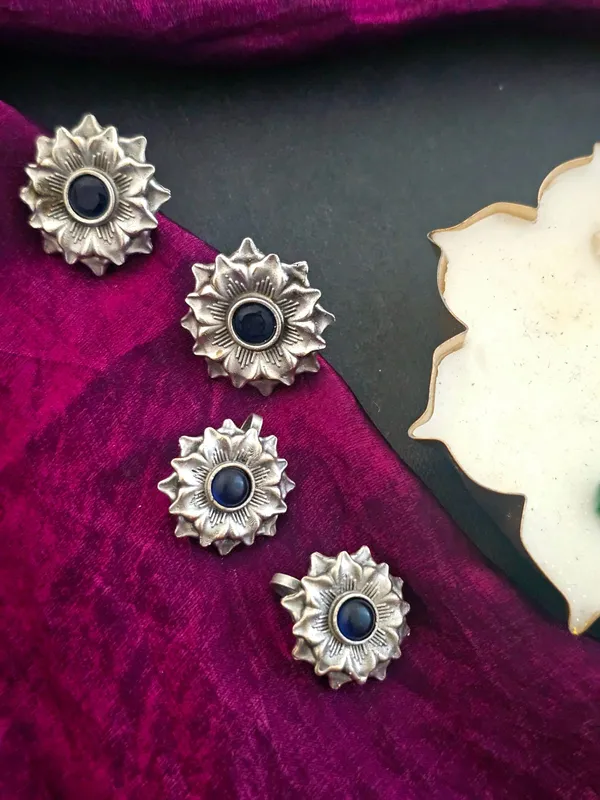 Midnight_Silver_Stone_Earcuff