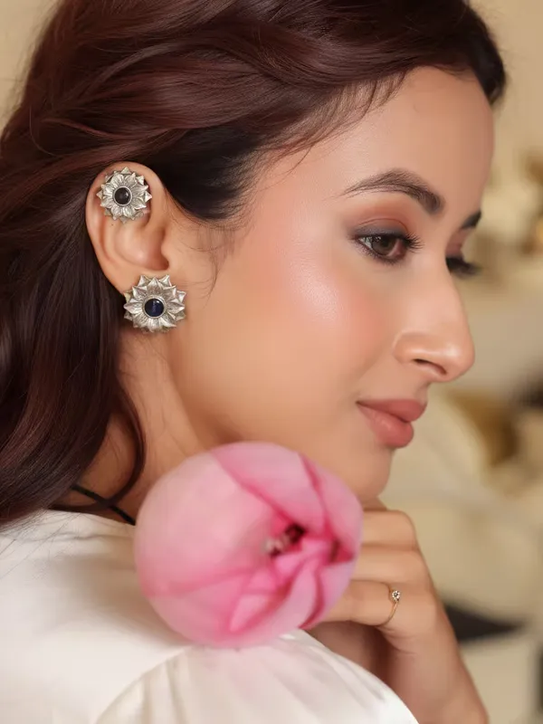Midnight_Silver_Stone_Earcuff