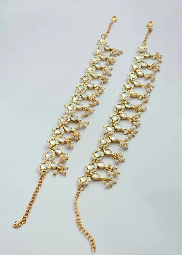 Kriti_Graceful_Pachi_Embellished_Exquisite_Kundan_Anklets