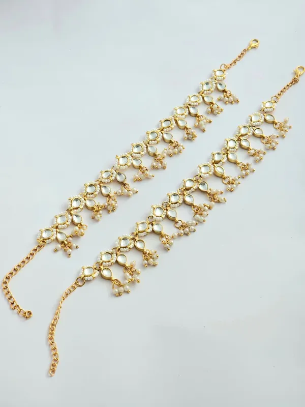 Kriti_Graceful_Pachi_Embellished_Exquisite_Kundan_Anklets