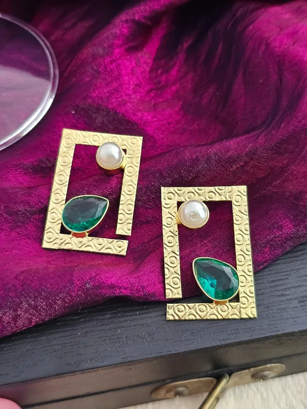 Luminous_Glow_Earrings