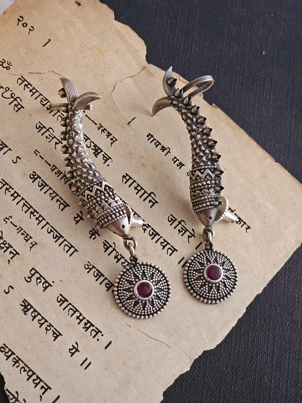 Silver-Plated_Inverted_Fish_Earcuff