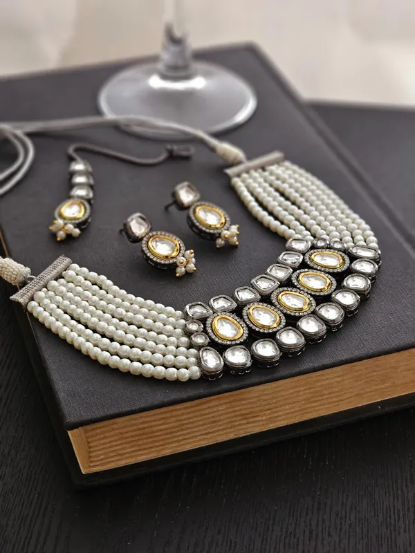 white_stone_kundan_jewellery_set_with_mang_tika