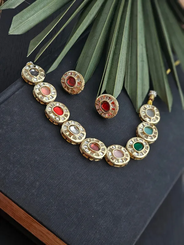 Kundan_Aura_Enamel_&_Kundan_Gold-Toned_Necklace