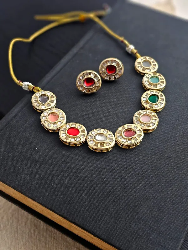 Kundan_Aura_Enamel_&_Kundan_Gold-Toned_Necklace