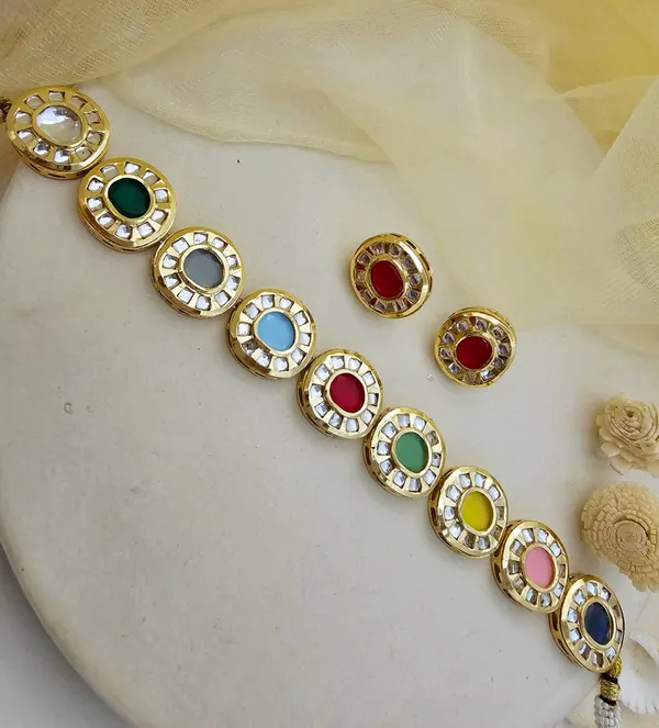 Kundan_Aura_Enamel_&_Kundan_Gold-Toned_Necklace