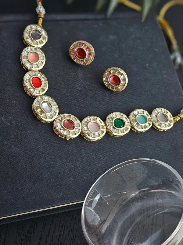 Kundan_Aura_Enamel_&_Kundan_Gold-Toned_Necklace