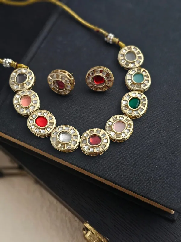 Kundan_Aura_Enamel_&_Kundan_Gold-Toned_Necklace