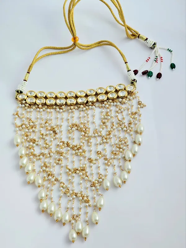 Layered_string_necklace