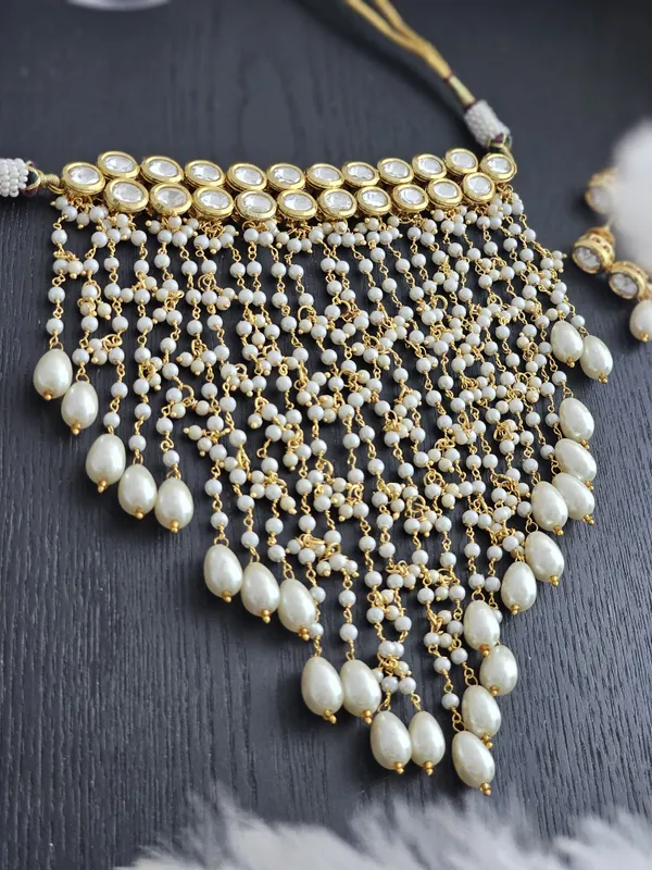 Layered_string_necklace