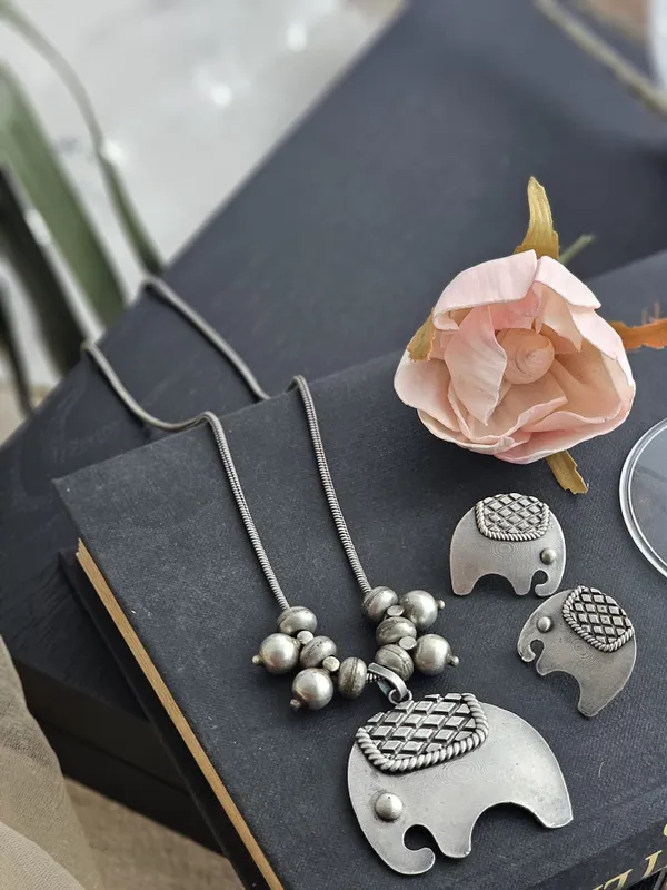 Gaj-Gamini_German_Silver_Elephant_Pendant_Set