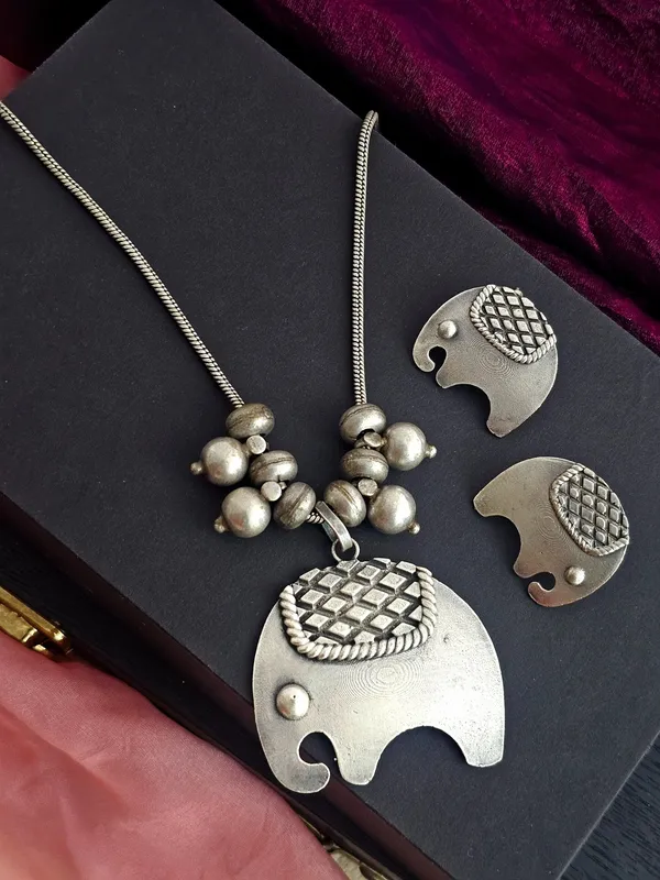 Gaj-Gamini_German_Silver_Elephant_Pendant_Set