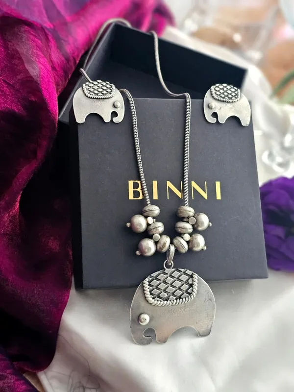 Gaj-Gamini_German_Silver_Elephant_Pendant_Set
