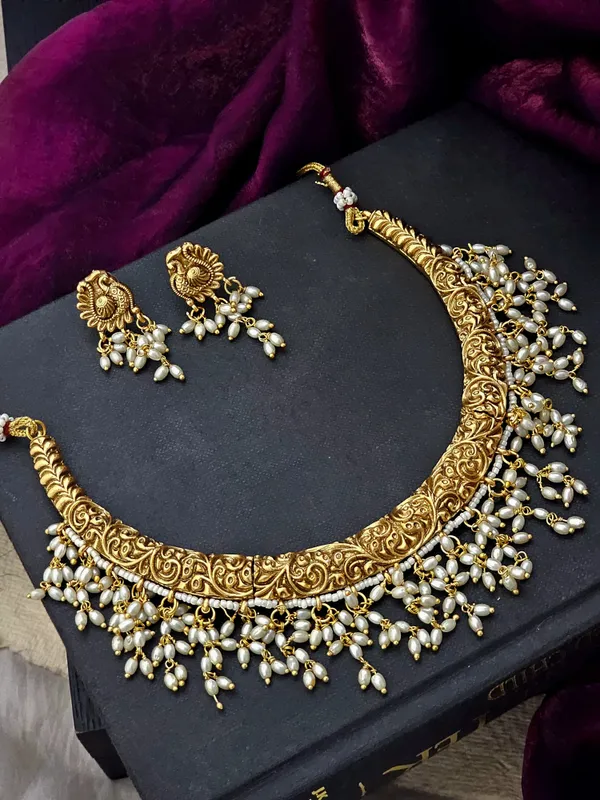 Ivory_Grace_Carved_Pearl_Necklace_Set