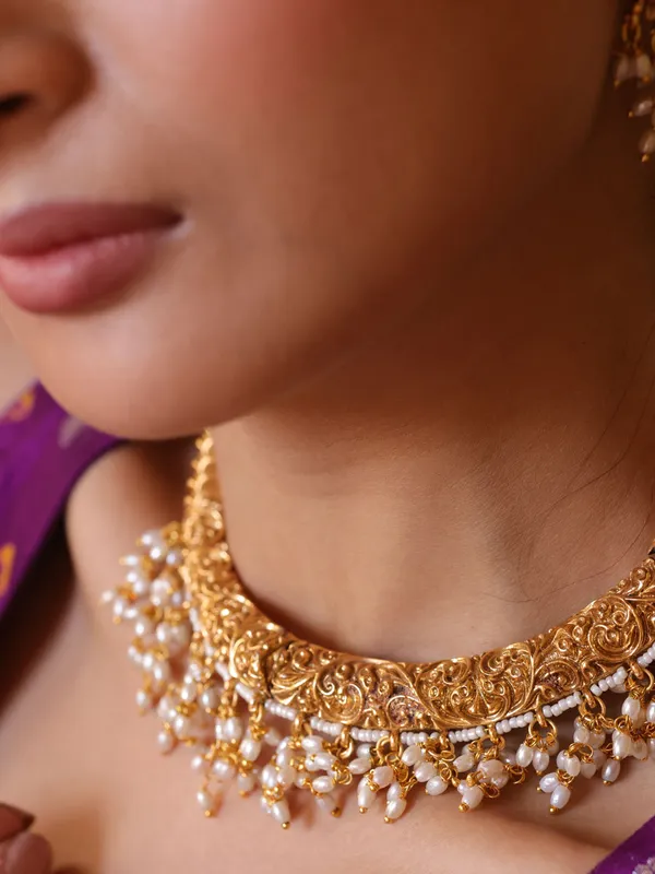 Ivory_Grace_Carved_Pearl_Necklace_Set