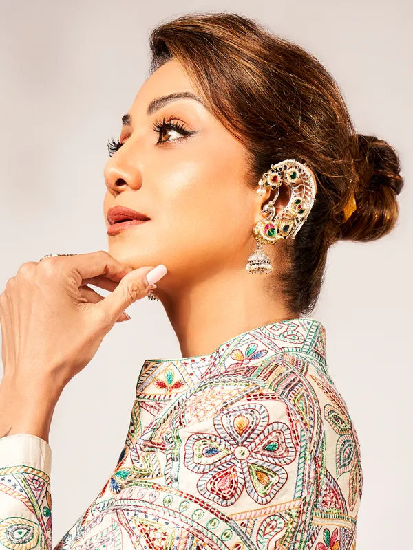 Regal_Plumage_Ear_Cuff
