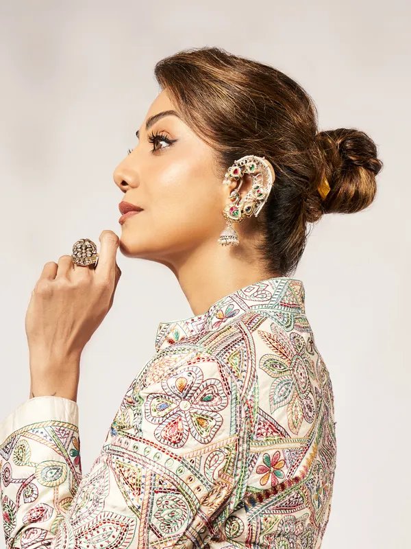 Regal_Plumage_Ear_Cuff