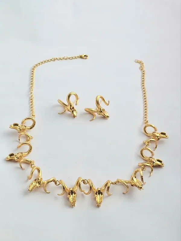 Whitetail_Embrace_Necklace_Set