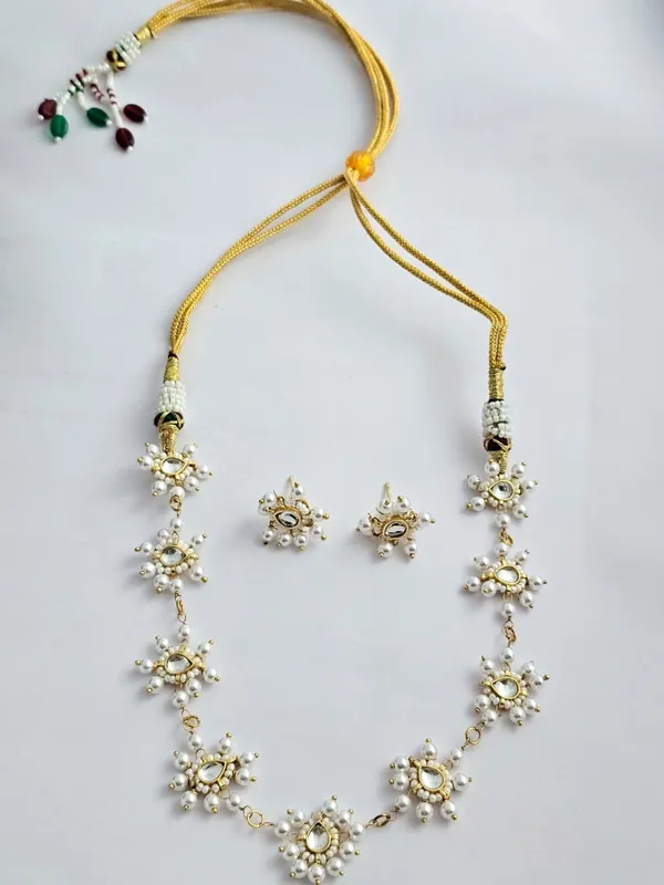 Lustral_Pachi_Kundan_Choker_Set