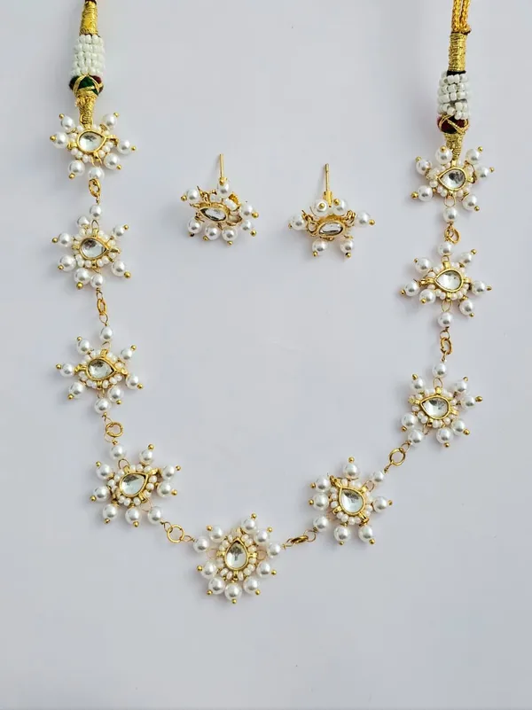 Lustral_Pachi_Kundan_Choker_Set