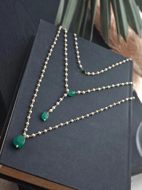 Jade_Elegance_Layered_Pearl_Necklace