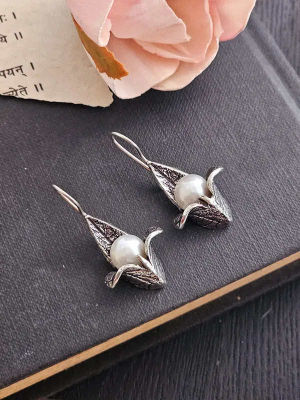 Floral_Pearl_Hook_Earrings