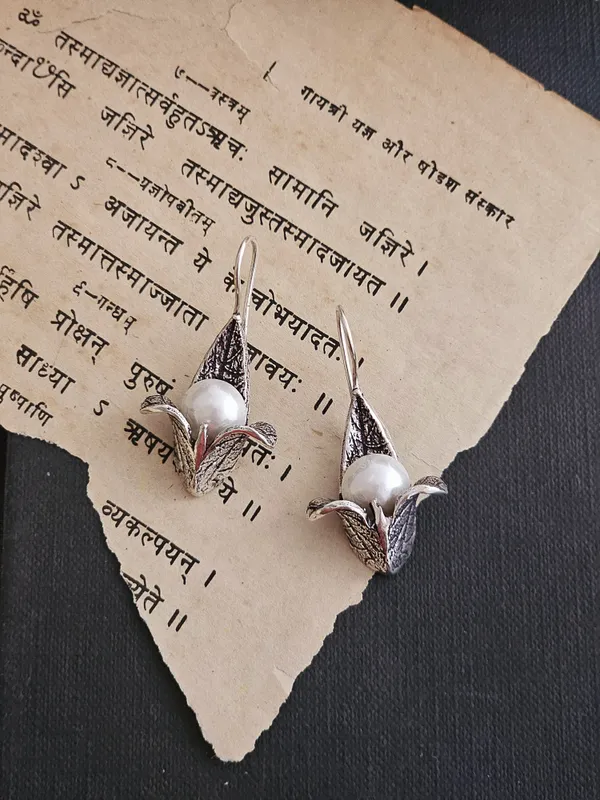 Floral_Pearl_Hook_Earrings