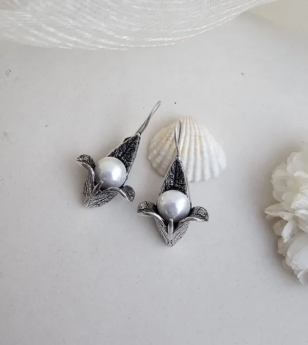 Floral_Pearl_Hook_Earrings