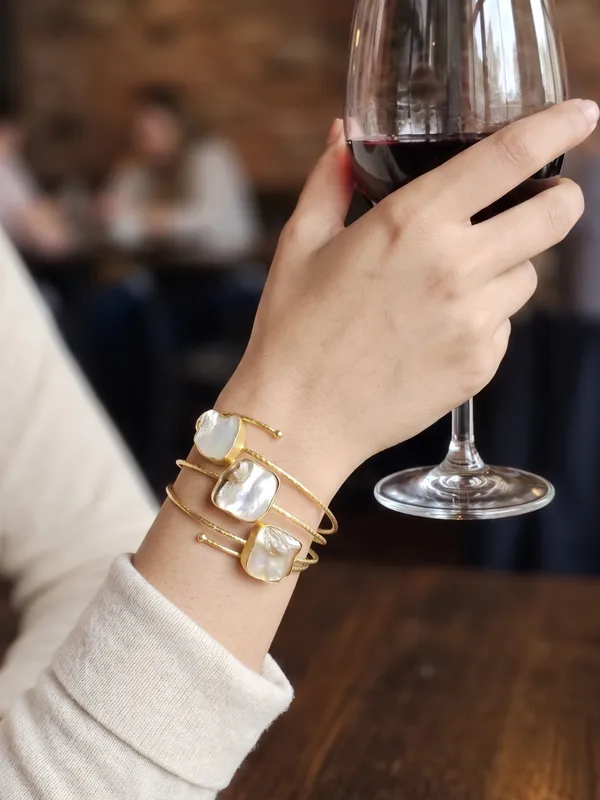Women_Gold-Toned_Mother_of_Pearl_Cuff_Bracelet