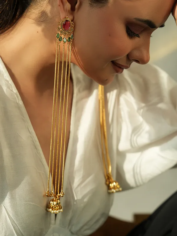 Scarlet_Gleam_Chain_Earrings