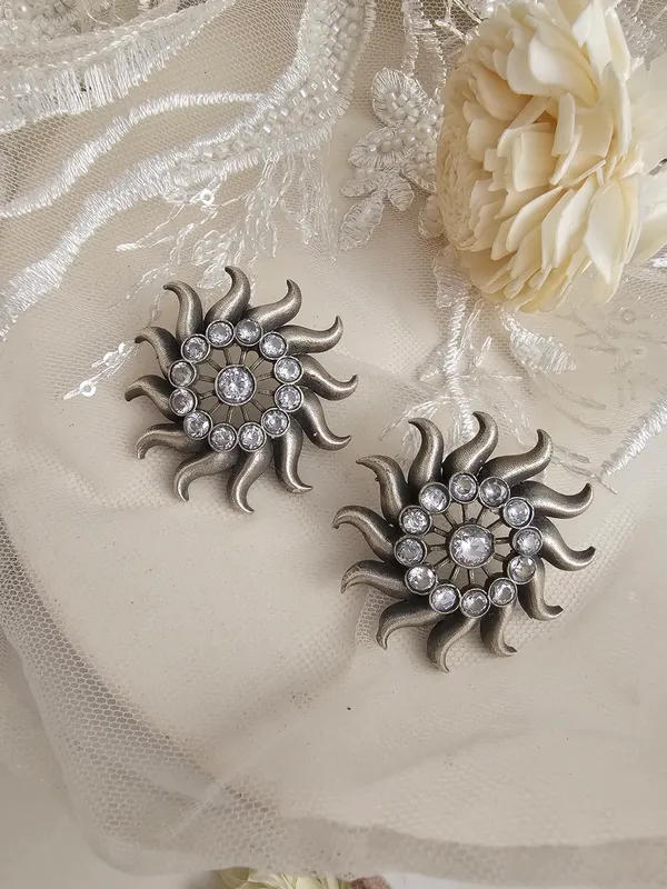 Beautiful_sun_flower_shaped_stud