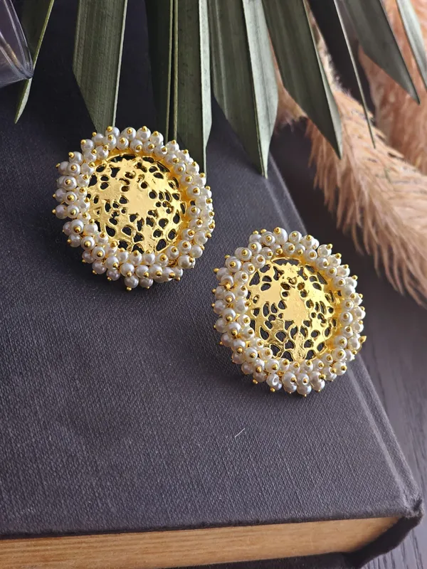 Tanishka_Radiant_Golden_Classic_Circular_Stud_Earrings