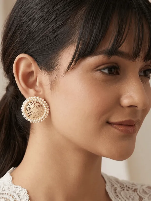 Tanishka_Radiant_Golden_Classic_Circular_Stud_Earrings