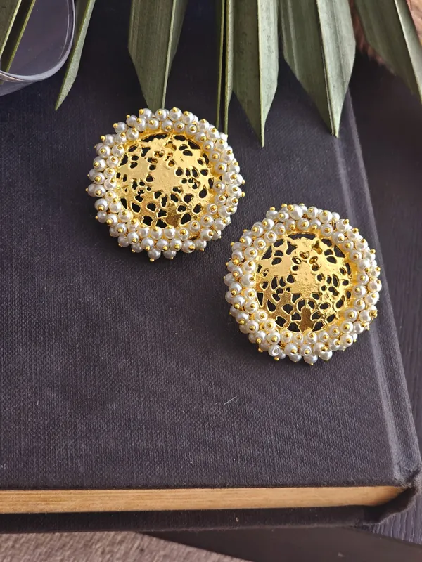 Tanishka_Radiant_Golden_Classic_Circular_Stud_Earrings