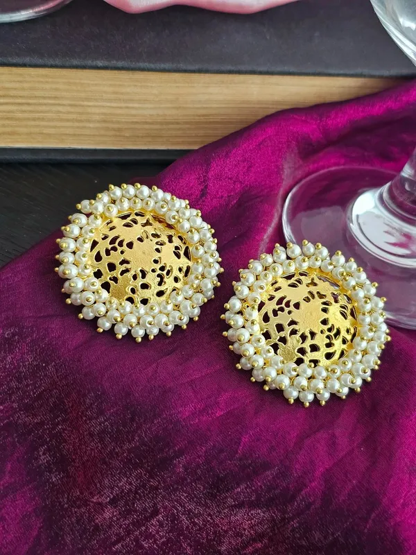 Tanishka_Radiant_Golden_Classic_Circular_Stud_Earrings