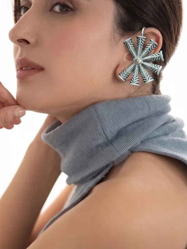 Silver_Plated_intricate_Shield_of_Arrows_earrings