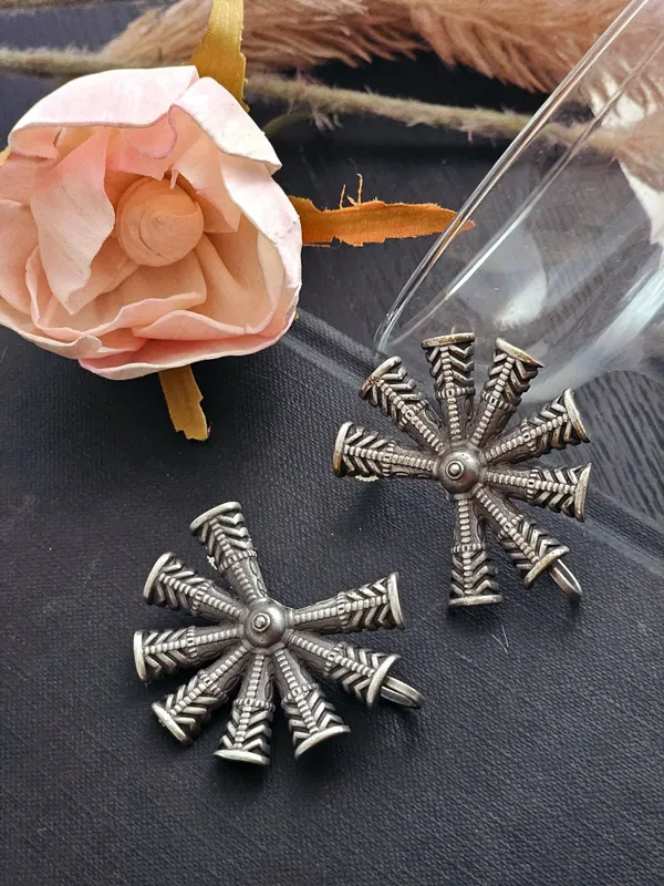 Silver_Plated_intricate_Shield_of_Arrows_earrings