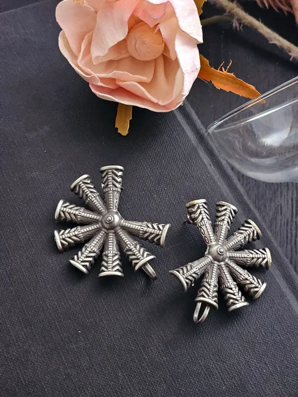 Silver_Plated_intricate_Shield_of_Arrows_earrings