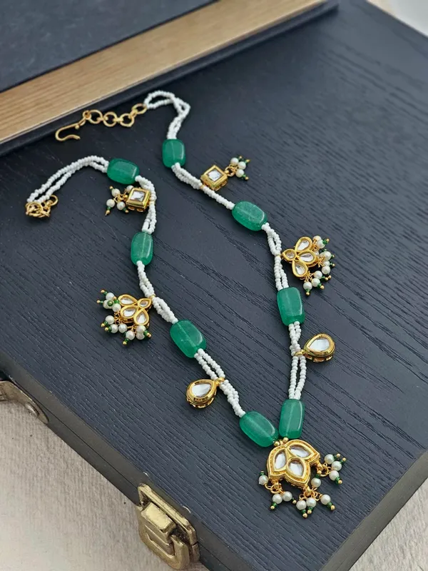 Semi-Precious_Stone_Necklace_with_Kundan_Accents