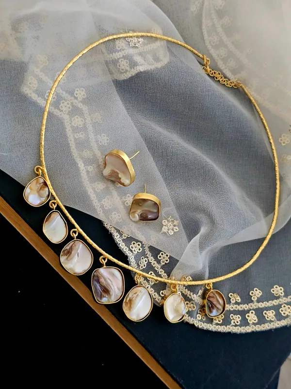 Eliana_Natural_Mother_of_Pearl_Necklace_Set