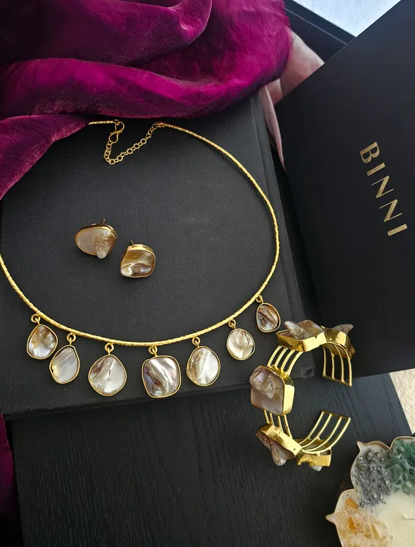 Eliana_Natural_Mother_of_Pearl_Necklace_Set
