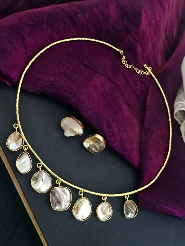 Eliana_Natural_Mother_of_Pearl_Necklace_Set