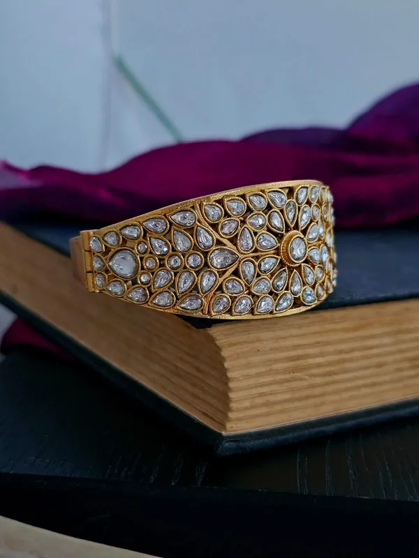 Golden_Petal_Gleam_Bracelet