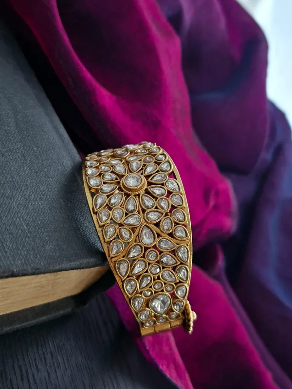 Golden_Petal_Gleam_Bracelet