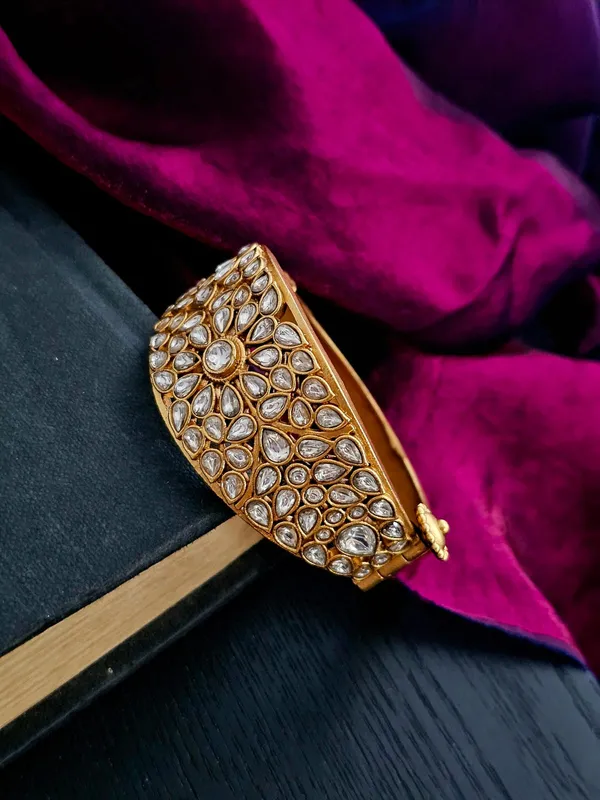 Golden_Petal_Gleam_Bracelet