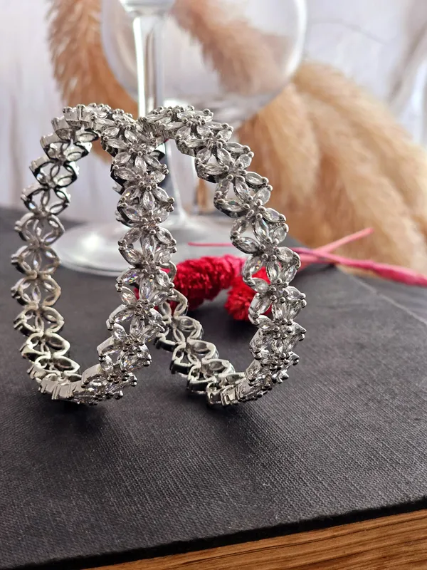 Eterna_Glint_Bangles