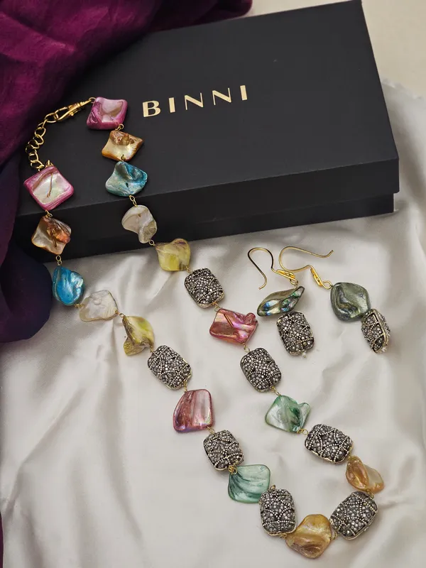 Raina_Pearl_Glow_Set