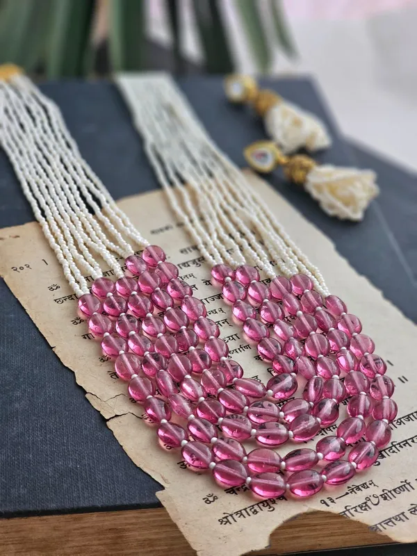 Long_Beaded_Necklace_with_Pink_Glass_Stones