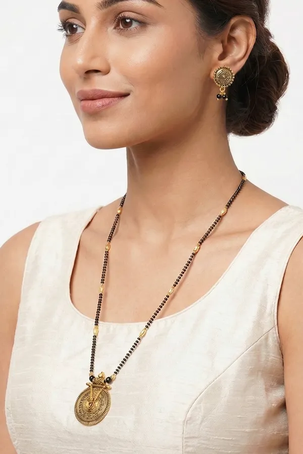 Ravina_Gold-Toned_Black_Beaded_Mangalsutra_Set_with_Circular_Pendant